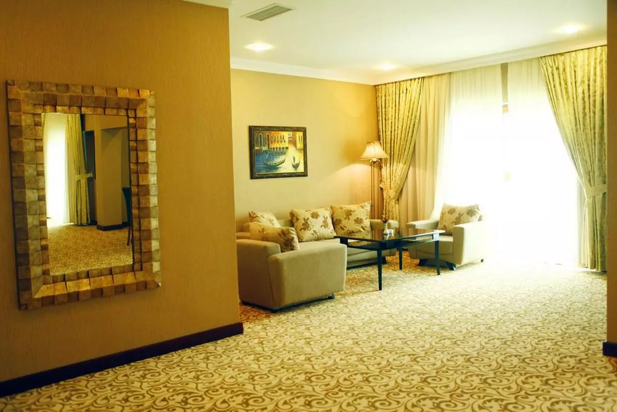 MODERN_SHABAVIZ (23).jpg